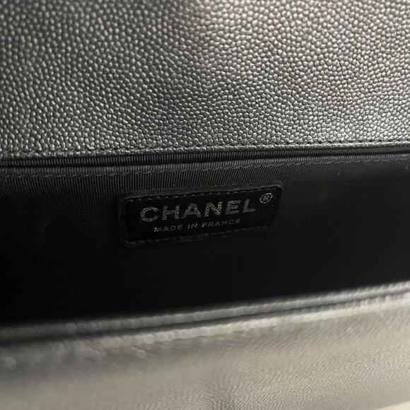 Chanel So Black Caviar Boy Bag Medium - Picture 2 of 11